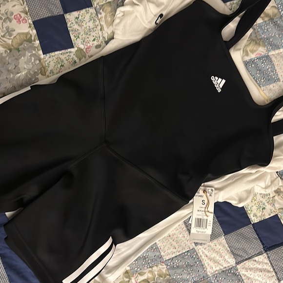 NWT ADIDAS JUMPSUIT WOMEN SHORTS SIZE SMALL - Picture 2 of 7